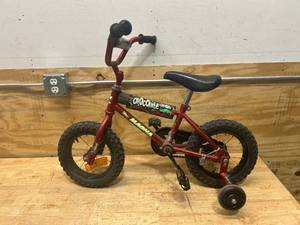 lot 82 image: MAGNA Kids Bike