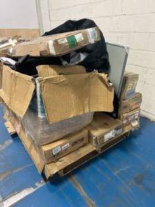 lot 105 image: Store Returns Salvage Pallet