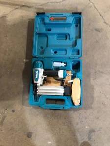 Makita Pneumatic 18-Gauge 2 in. Brad Nailer Customer Returns See Pictures
