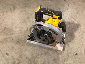 DEWALT 20V MAX Cordless Brushless 7-14 in. Sidewinder Style Circular Saw with FLEXVOLT ADVANTAGE (Tool Only)  Customer Returns  See Pictures