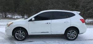 lot 3 image: 2011 Nissan Rogue Krom