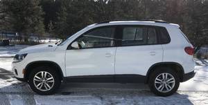 lot 1 image: 2017 Volkswagen Tiguan TSI AWD