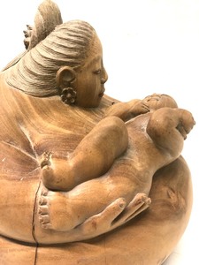 lot 30 image: Lovely Vintage Round Mother & Child Wood Carving 
