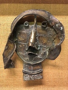 lot 38 image: Early African Bronze Face Sculpture 