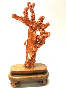 lot 49 image: Beautiful Vintage Carved Coral Chinese Figural Group