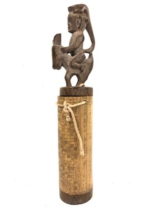 lot 67 image: Vintage Borneo Dayak Shaman Medicine Holder