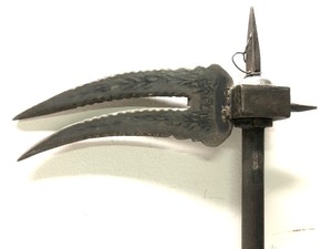lot 122 image: Antique Indo Persian Tabar Axe wForked Head