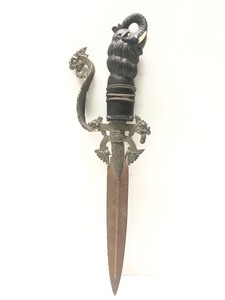 lot 132 image: Antique Sinhalese Kastane Dagger