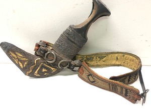 lot 148 image: Old Vintage Arab Jambiya Dagger wFull Belt