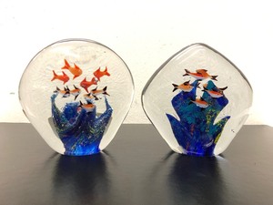 lot 169 image: Very Nice Pair of Art Glass Tropical Paperweights wFish