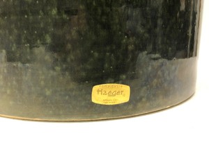 lot 182 image: Large Vintage Spinach Green Haeger Art Pottery Planter