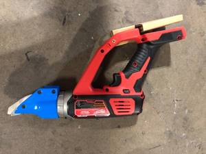 lot 10 image: Milwaukee M18 18-Volt 14-Gauge Lithium-Ion Cordless Double Cut Metal Shear (Tool-Only)  Customer Returns  See Pictures