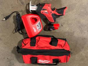 lot 41 image: Milwaukee M12 12V Lithium-Ion HACKZALL Cordless Reciprocating Saw Kit with One 1.5Ah Battery, Charger and Tool Bag  Customer Returns See Pictures