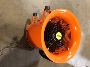 lot 49 image: VEVOR Pivoting Blower Fan 10 in. 0.45 HP Portable Ventilator High Velocity with 5M Duct Hose 1520 CFM 3300 RPM for factories   Customer Returns See Pictures