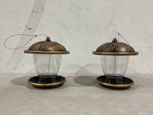 lot 342 image: 2 Pieces Home-X Gilded Bird Feeder, Hanging Bird Feeding Tray