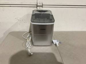 lot 103 image: Portable Electric Ice Cube Maker Machine