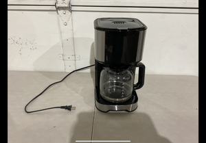 lot 105 image: Amazon Basics 12 Cup Coffee Maker