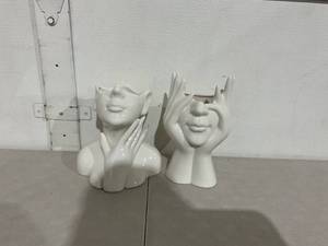 lot 142 image: Sieral 3 Pcs Ceramic Face Vase