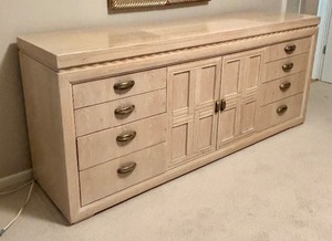 lot 123 image: Vintage Blonde Wood Dresser