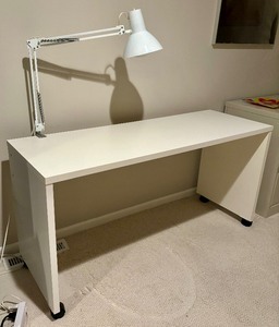 lot 136 image: White Table  Desk on Casters with Removable Lamp