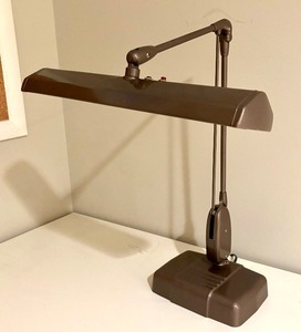 lot 143 image: Large Vintage Desk Lamp