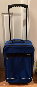 lot 210 image: 5 Rolling Travel Bags