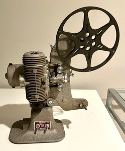 lot 199 image: Vintage Bell & Howell Regent Projector