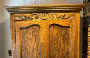 lot 216 image: Charming Vintage Wood Cabinet