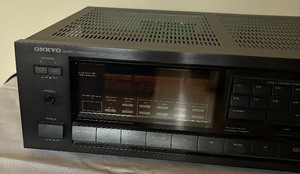 lot 305 image: Onkyo Quartz Synthesized Tuner Amplifier