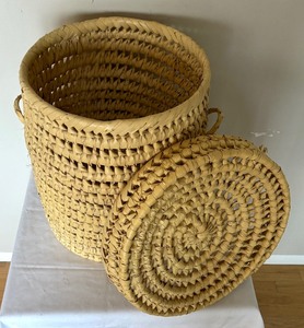 lot 315 image: Lovely Large Woven Decorative Basket with Lid