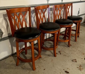 lot 302 image: Four Fabulous Barstools