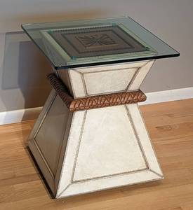 lot 67 image: Unique Wood and Glass Accent Table
