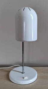 lot 49 image: Vintage White Table Lamp