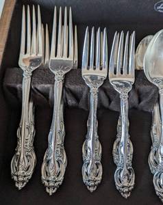 lot 33 image: Gorham La Scala Sterling Silver Flatware Set