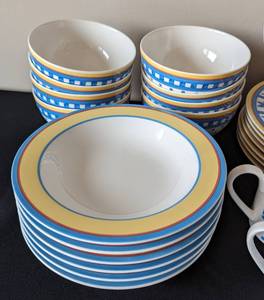 lot 34 image: Villeroy & Boch Twist-Anna Dish Set