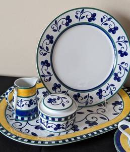 lot 72 image: Mikasa Firenze Dish Set