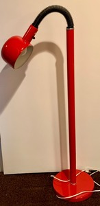 lot 184 image: Vintage Red Post Modern Gooseneck Reading Floor Lamp