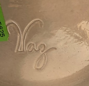 lot 185 image: Beautiful Large Shiny Gray Vase