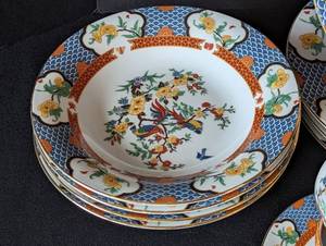 lot 75 image: LiLing Imperial Garden Dish Set