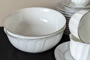 lot 76 image: Mikasa Prelude Dish Set