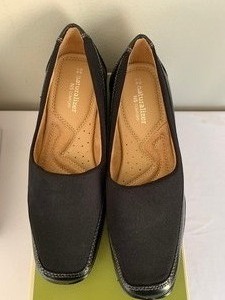 lot 388 image: NEW Womens Shoes by Aravon and Naturalizer