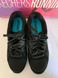 lot 386 image: Two Pair of Womens Running Shoes - New Sketchers and Used Fila, Size 7