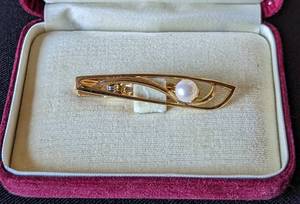 lot 7 image: Mikimoto Tokyo Pearl and 14k Gold Tie Clip