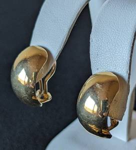 lot 23 image: Two Pairs of 14k Gold Clip On Earrings