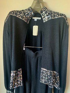 lot 362 image: Beautiful Pantsuit by St. John - Pants Size 8, Top Size 10