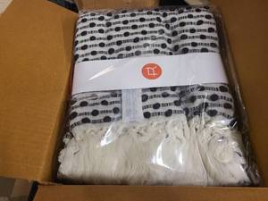 KK 50x60 Rivet Black and White Throw Blanket