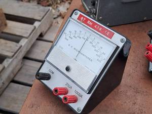 lot 660 image: Triplett D.C. Microamperes Meter 320-6P