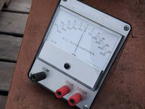 lot 662 image: Triplett D.C. Microamperes Meter 320-6P