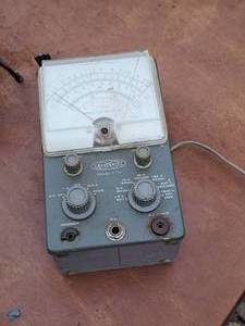 lot 665 image: Heathkit Vacuum Tube Voltmeter V-7A