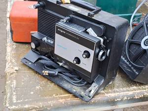 lot 669 image: Vintage Argus Showmaster Super-8 Movie Projector 872